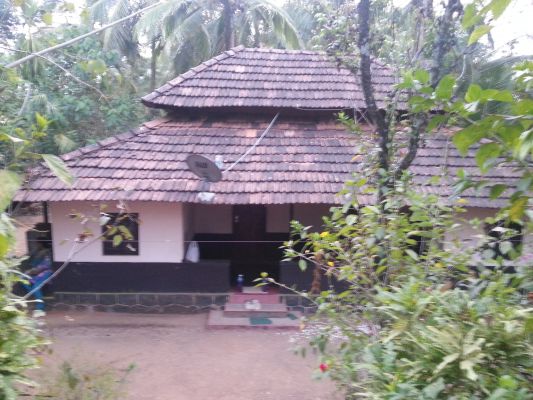 13.5 cent land 4BHK HOUSE in kanjirathani palakkad