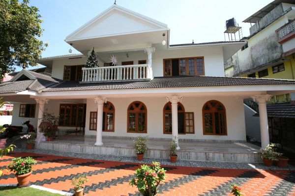 10.3 cent of land with a luxury villa in petta