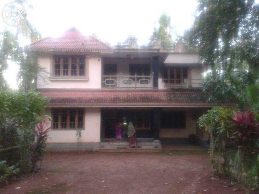 2600sqft ,23 cents house in pazhunana at 70 lakhs