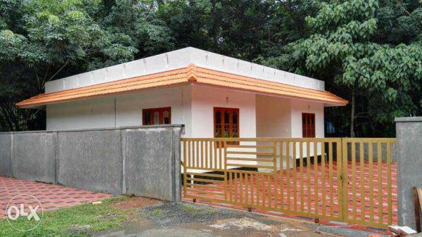 Ready to move 3 bed new villa(1053 sqft) near thalayolaparambu DB college