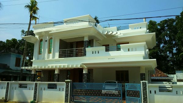 2200 Sq ft attractive house at varapuzha thirumuppam. 200m from NH