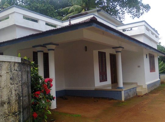 house for sale at ettumanoor near thavalakuzhy,price is negotiable