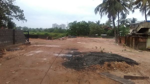 60 Cent land for rent kundannoor maradu