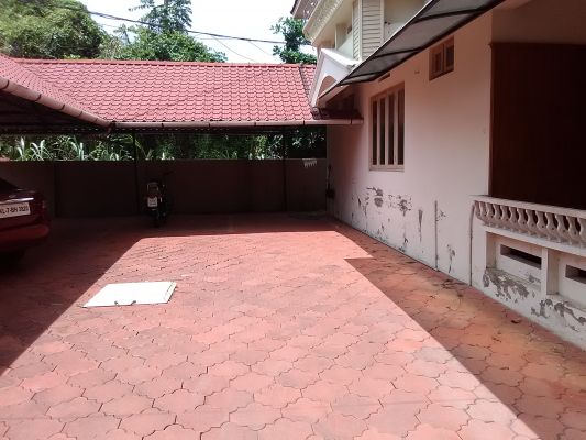 3 bad room apartment for rent bachelors kundanoor,maradu