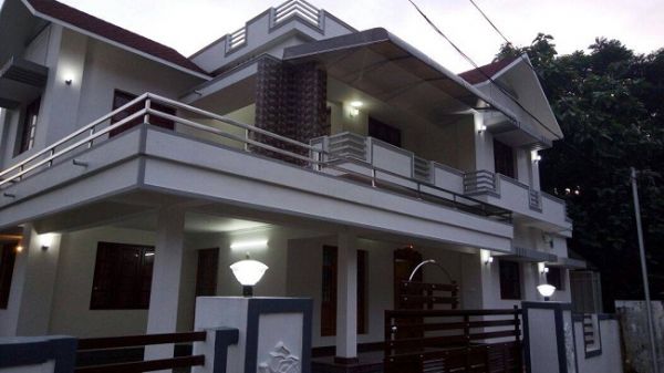 6 cent  ,2550 sq.ft, 4 bhk house in Mulanthuruthy , Ernakulam .