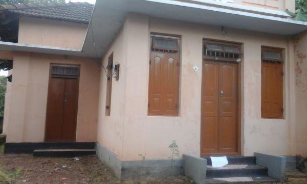 10 cent house plot at kottarakara chandamukku town