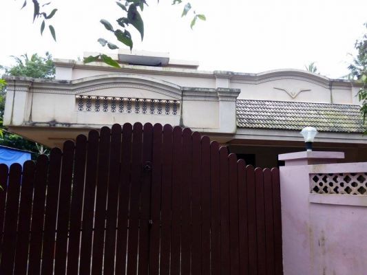 3.25 cent ,  1400 sq.ft , 3bhk house in Udayamperoor, Ernakulam .