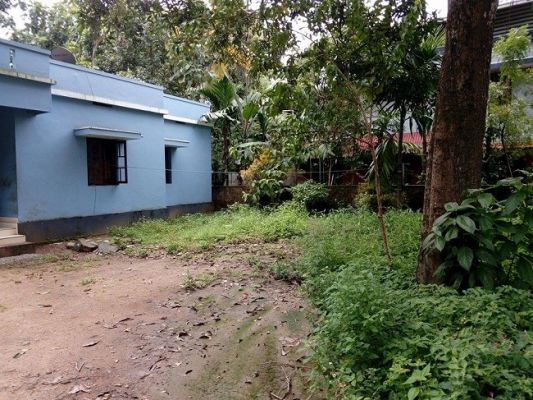 9 cent land with old house in Thrippunithura , Ernakulam .