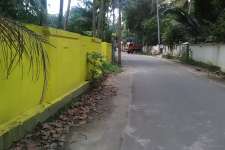 18 Cent house plots near s n d p temple maradu