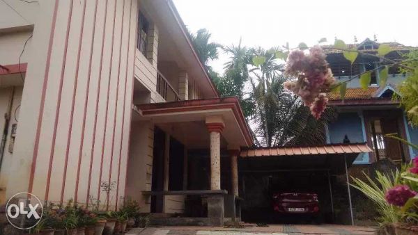 Classic house in Nhangattiri for sale 12 cents-2200 sq.ft