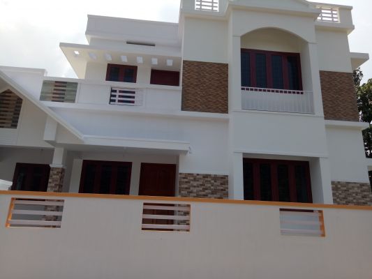 VC34 4.5 cent 1650 sqft house in Udayamperoor Mulanthuruthy