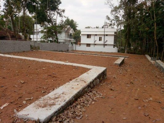 4,5,6 cents of house plots in Mulanthuruthy Town