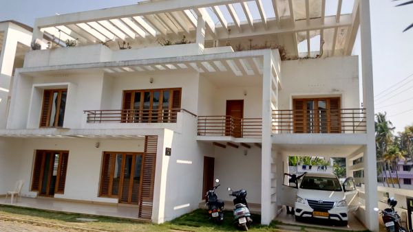 6 cent, 3500 sqft, 4 bhk house in Thripunithura