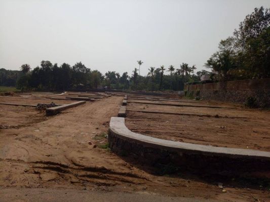 4,5,6,10 cent house plots in Thrippunithura-Kureekad