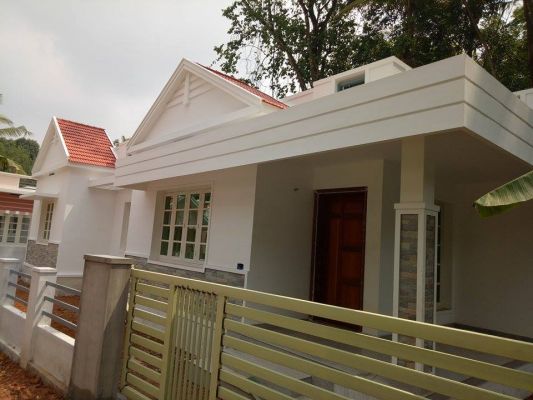 5 cent 1300 sqft 3 bhk house in Chottanikkara-Eruveli