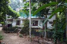 50Cent Land with 1100Sqft House in Karoor, Pala