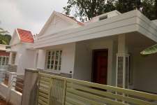 5 cent 1300 sqft 3 bhk house in Chottanikkara-Eruveli