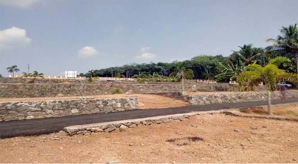 4,5,6,10 cents of house plot in Mulanthuruthy Town