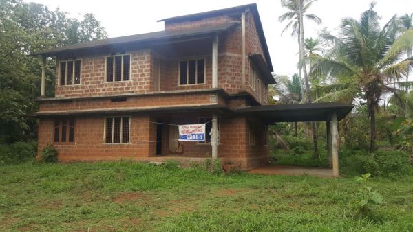 25 cent plot & 3000 sqft House  road Side plot sale