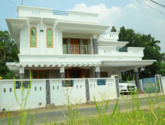 ATTRACTIVE HOUSE NEAR NH VARAPUZHA IN POSH AREA