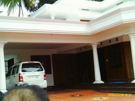 Posh Bungalow in 40 cents land at Muppathadom ,  Aluva to container road.