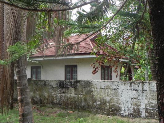 12.5 CENTS OF PRIME LAND AND A SMALL HOUSE FOR SALE IN THE HEART OF TRICHUR RAMAVARMAPURAM