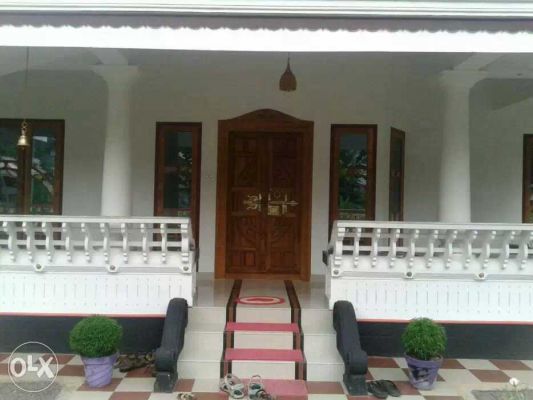 Urgent sale 2200 sqft 3 BHK house in 20 cent square plot price negoitable