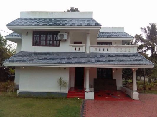 Plot 12cent,3200 sqft house/office purposes in kakkanad.Near poorva moonreach