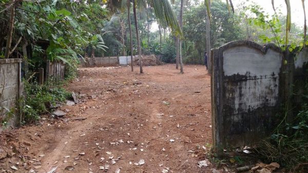 15cents of residential land for sale in Kuttur