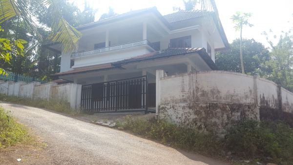 New house for rent at Manassery .3000 squrefeet.