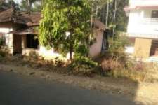 10 cent land with small old house for sale in mupliyam